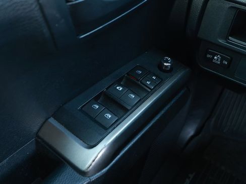 Used 2018 Toyota Tacoma SR5 RWD image 19