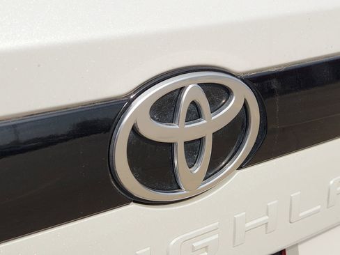 Used 2024 Toyota Grand Highlander XLE image 12