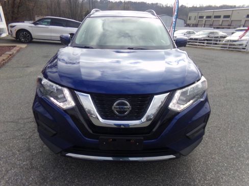 Used 2018 Nissan Rogue SV w/ Premium Package image 2