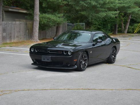 Used 2016 Dodge Challenger R/T Scat Pack w/ Leather Interior Group RWD image 2