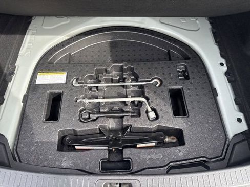 Used 2022 Toyota Corolla LE image 13