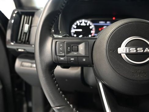 Used 2025 Nissan Pathfinder SV image 23