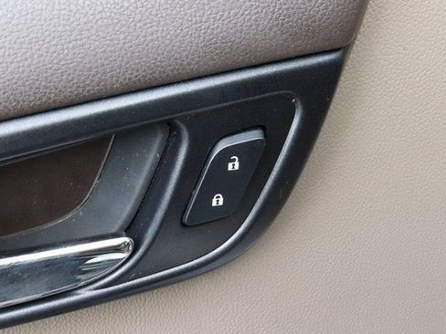 Used 2016 Chevrolet Suburban LT image 11