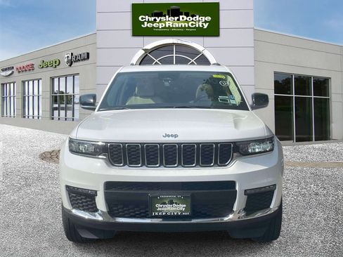 Used 2022 Jeep Grand Cherokee L Limited AWD/4WD image 2