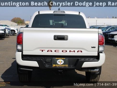 Used 2022 Toyota Tacoma TRD Sport image 4