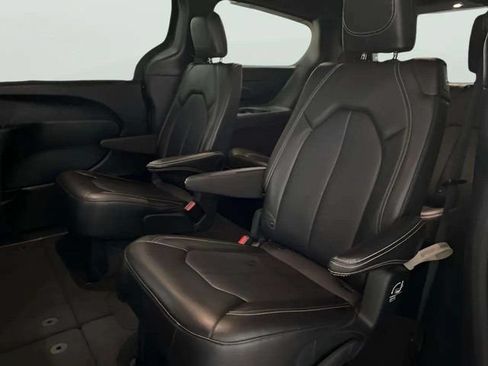 Used 2025 Chrysler Pacifica Select FWD image 61