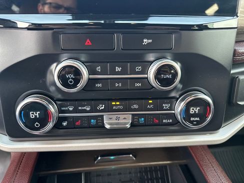 Used 2022 Ford Expedition Max Limited image 18