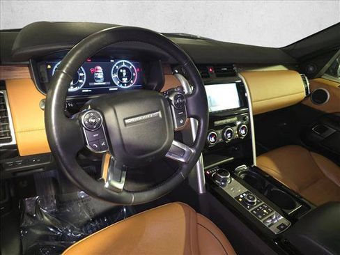 Certified 2018 Land Rover Discovery HSE Luxury AWD/4WD image 18