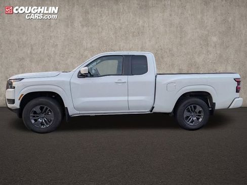 Certified 2025 Nissan Frontier SV image 4