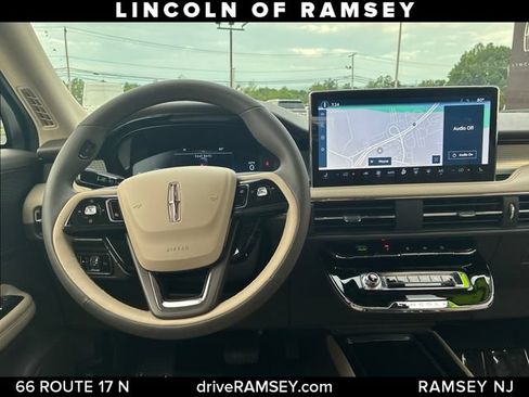 Used 2023 Lincoln Corsair AWD image 24