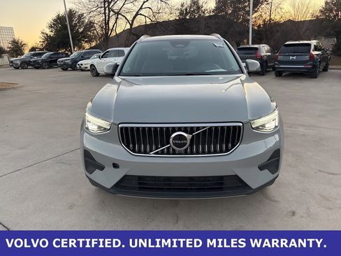 Certified 2025 Volvo XC40 B5 Core image 2
