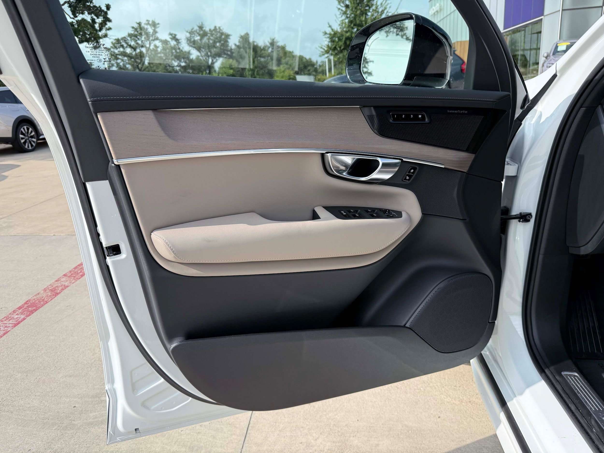 New 2026 Volvo XC90 T8 Ultra w/ Protection Package Premier AWD/4WD image 11