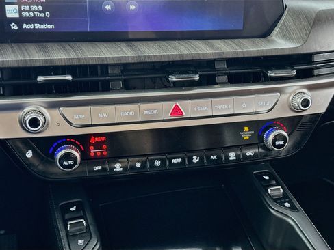 Used 2023 Kia Telluride EX w/ EX Captain's Chair Package AWD/4WD image 19