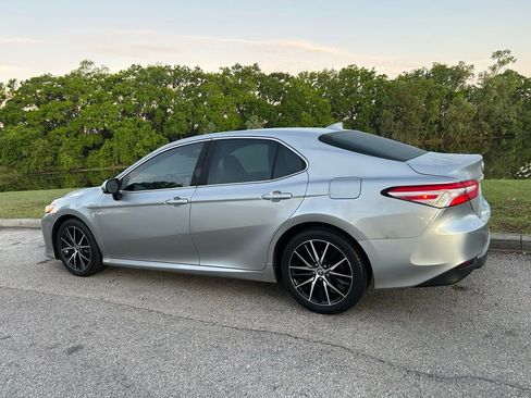 Used 2020 Toyota Camry LE image 3