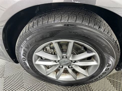 Used 2017 Dodge Grand Caravan SE image 2