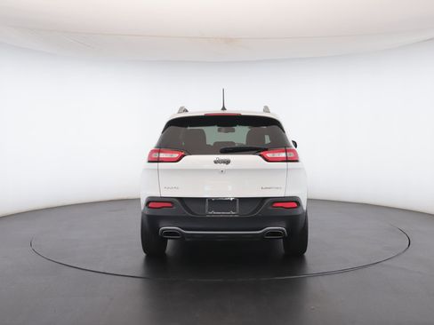 Used 2018 Jeep Cherokee Limited image 25