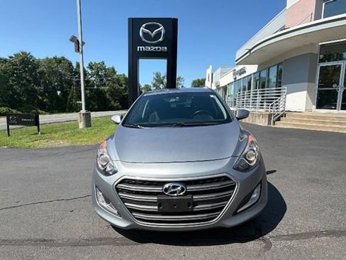 Used 2016 Hyundai Elantra GT FWD image 2