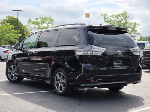 Used 2019 Toyota Sienna SE w/ SE Preferred Package AWD/4WD image 18