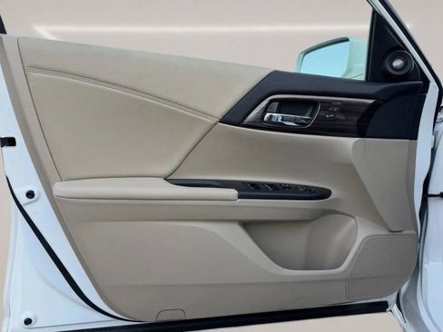 Used 2017 Honda Accord EX-L image 7