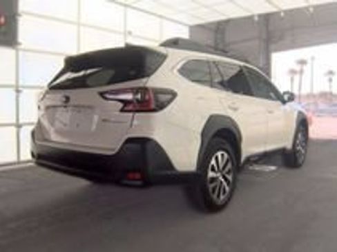 Used 2024 Subaru Outback Premium AWD/4WD image 18