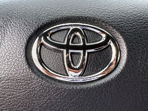 Used 2022 Toyota Tacoma TRD Off-Road AWD/4WD image 25