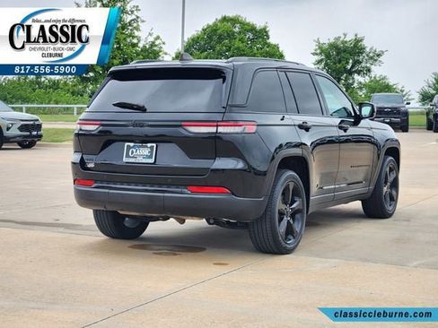Used 2023 Jeep Grand Cherokee Altitude AWD/4WD image 10