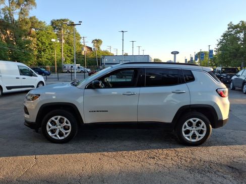 Used 2024 Jeep Compass Latitude AWD/4WD image 5