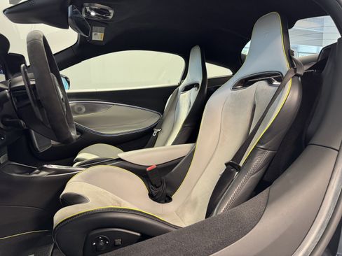 Used 2023 McLaren Artura image 10