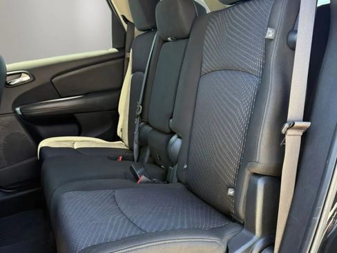 Used 2019 Dodge Journey SE FWD image 10
