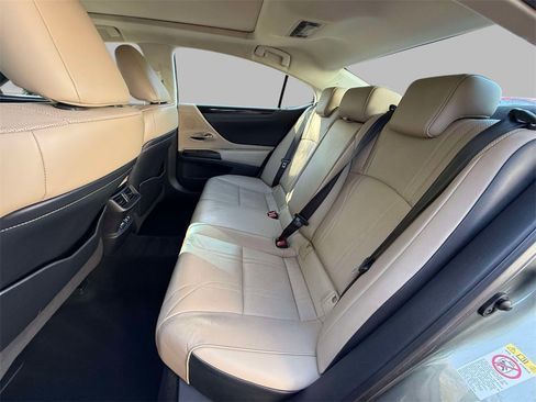 Used 2019 Lexus ES 350 Luxury w/ Accessory Package image 19