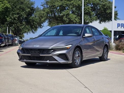 Certified 2025 Hyundai Elantra Hybrid FWD image 2