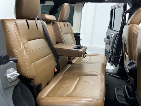 Used 2022 Jeep Wrangler Unlimited Sahara w/ Cold Weather Group image 17