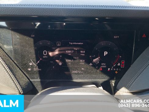 Used 2025 GMC Yukon XL Denali RWD image 14
