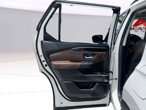 Used 2025 Honda Pilot Elite image 38