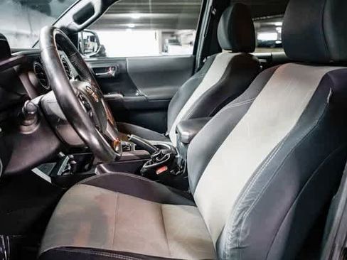 Certified 2021 Toyota Tacoma TRD Off-Road image 16