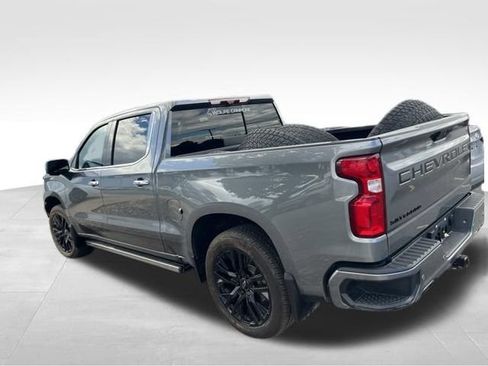 Used 2020 Chevrolet Silverado 1500 High Country w/ Technology Package AWD/4WD image 12