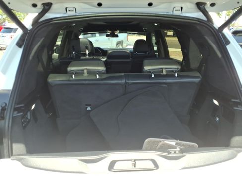 Used 2021 BMW X7 xDrive40i w/ M Sport Package AWD/4WD image 17