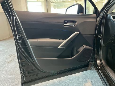 Used 2026 Toyota Corolla Cross XLE w/ Convenience Package FWD image 18