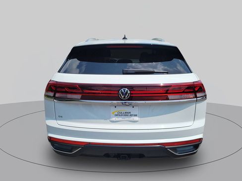 Used 2024 Volkswagen Atlas Cross Sport SE FWD image 4