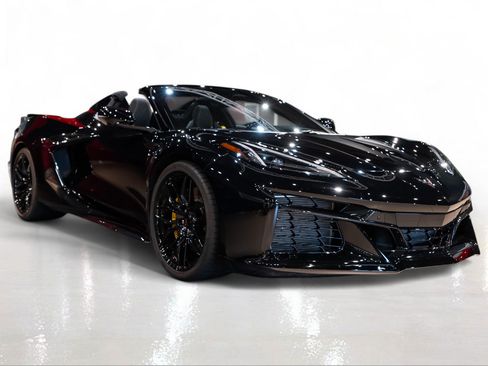 Used 2025 Chevrolet Corvette Z06 w/ Stealth Interior Trim Package RWD image 3