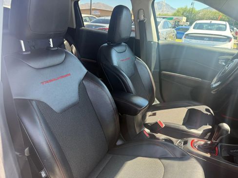 Used 2020 Jeep Compass Trailhawk AWD/4WD image 29