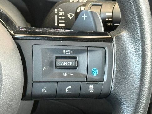 Used 2023 Nissan Rogue SV AWD/4WD image 32