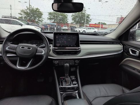 Used 2022 Jeep Compass Limited w/ Sun and Sound Group AWD/4WD image 12