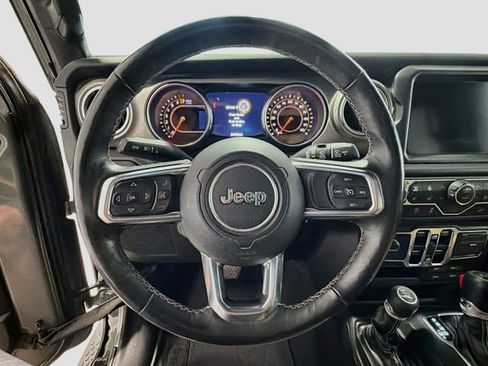 Used 2018 Jeep Wrangler Unlimited Sahara AWD/4WD image 10