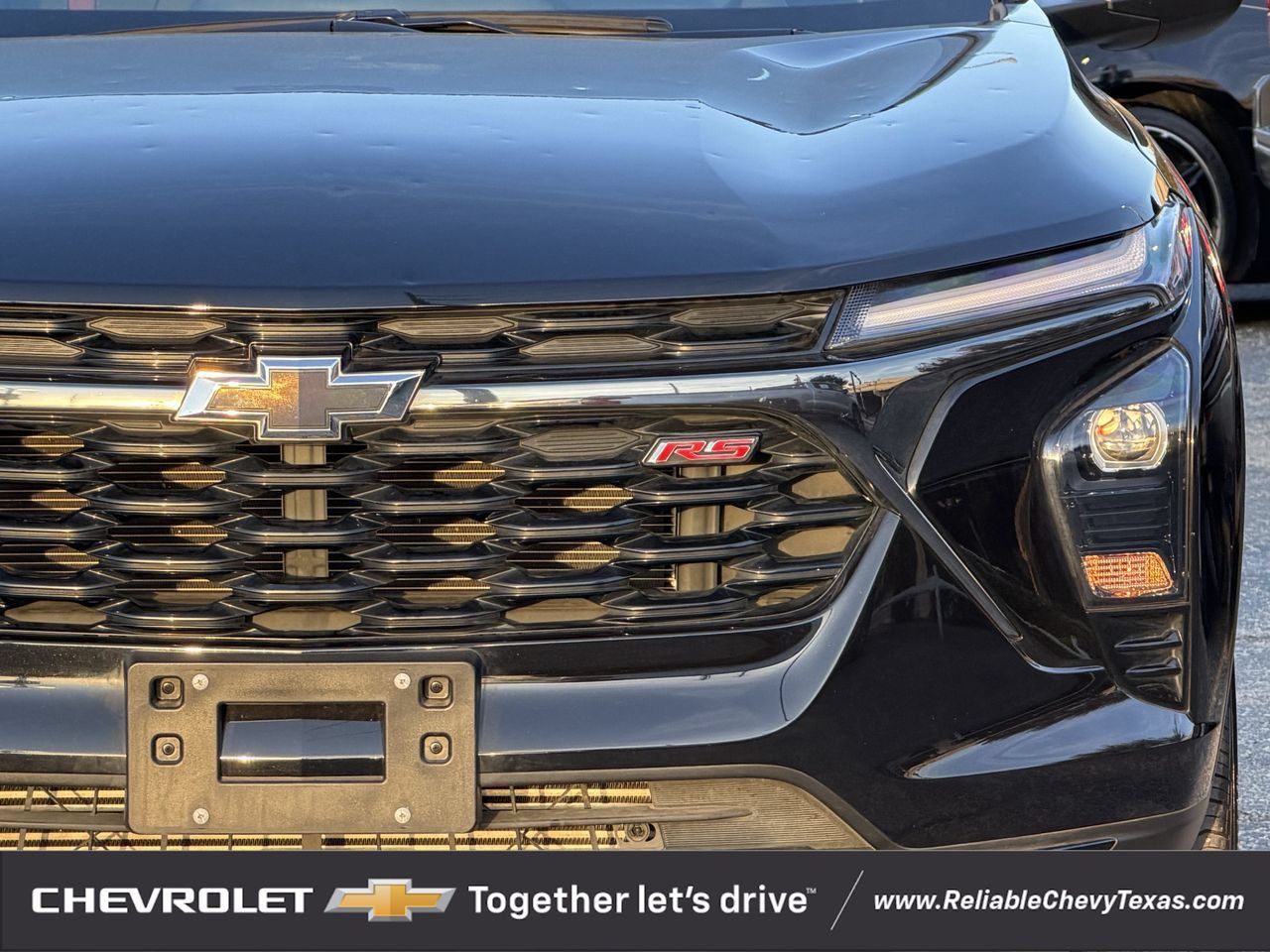 Used 2025 Chevrolet Trax RS w/ Sunroof Package FWD image 4