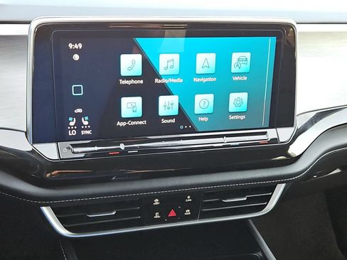 Used 2025 Volkswagen Atlas Cross Sport SE FWD image 19