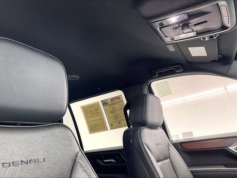 Used 2025 GMC Yukon Denali image 24