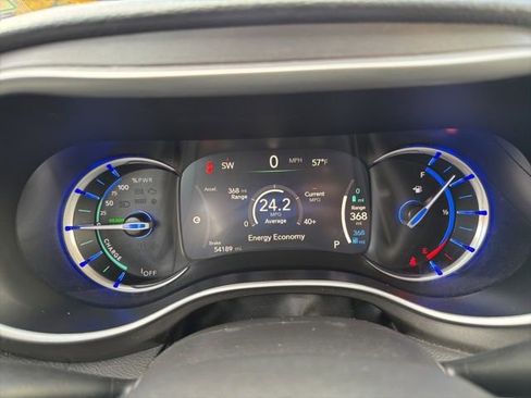 Used 2024 Chrysler Pacifica Select image 23