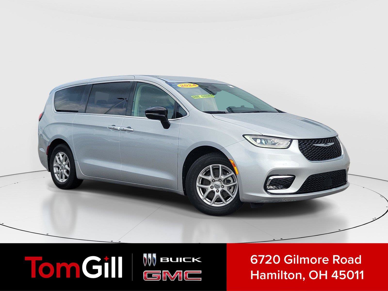 Used 2024 Chrysler Pacifica Touring-L FWD image 1