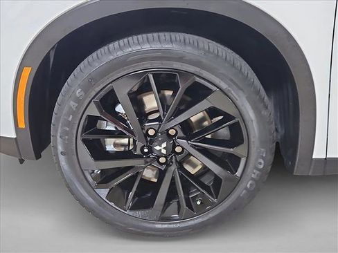 Used 2023 Mitsubishi Outlander SE image 24